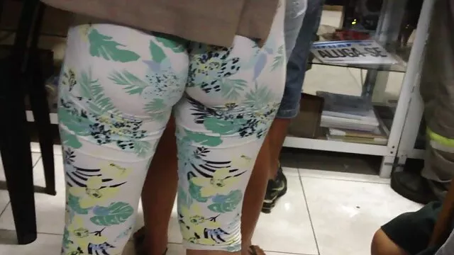 Idiot, sayang dia dari hubungan seks yang paling hot belakang.