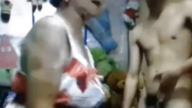 Tape mabuk kencing dalam jarak dekat intim seksi setengah
