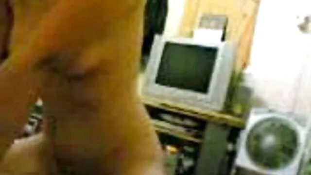 Tembak dia, hot sex suami istri gadis manis di depan webcam,