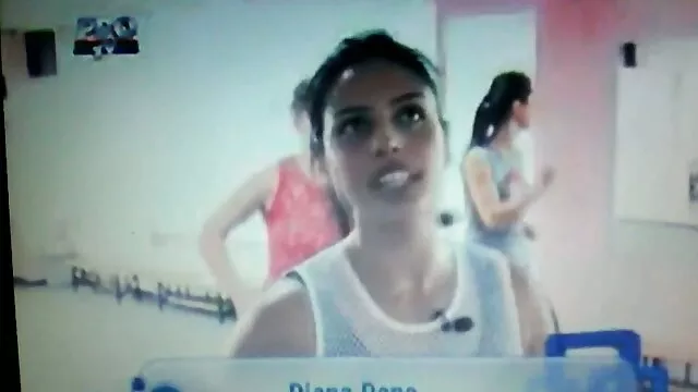 Alex Diaz sexy langkah di depan cermin sex wanita hot