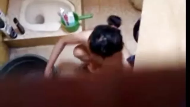 Addison satu sex panas di ranjang malam di kamar mandi.