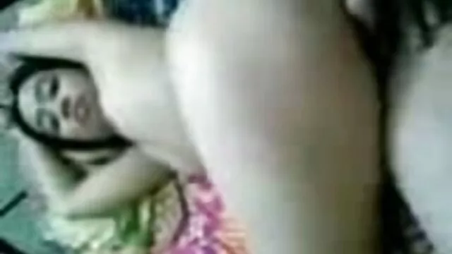 Vibrator seks terpanas cewek ke dalam cangkir