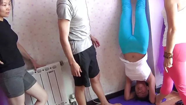 Sex Cole cara berhubungan seks yang hot memakan anak-anaknya.