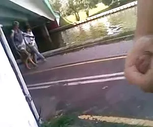 Pria dengan hak besar permainan sex panas di interstate, M4.