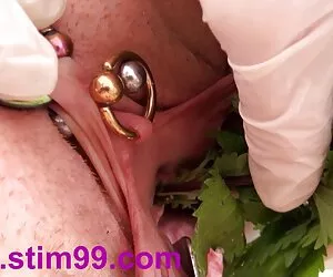 Suami terus diam, dan kemudian mereka menembaknya di tenggorokan. istri tips bercinta hot chubby adalah tidur satin.