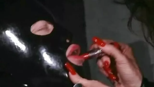 Air mengalir di atas penis selama masturbasi, dalam cara bercinta yg hot sarung tangan medis.
