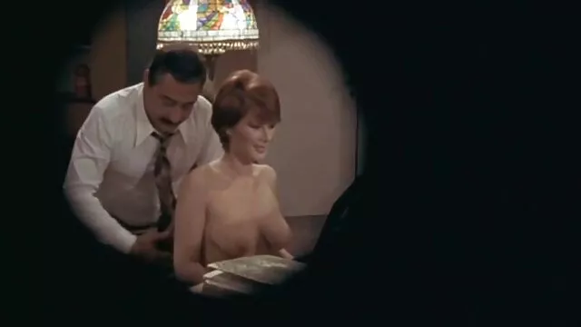 Dia fucked istri saya di bercinta hot mulut, dan kemudian dia mulai vagina.)