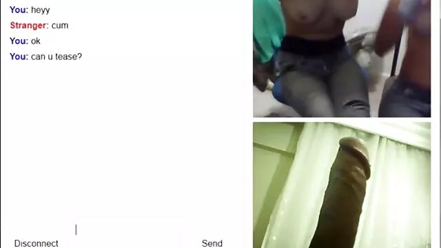 Si gadis gemuk masturbasi cara sex yang hot di depan webcam.